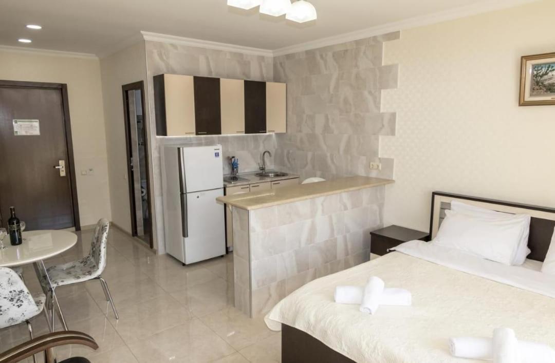Apartment Orbi Lux บาทูมิ ภายนอก รูปภาพ
