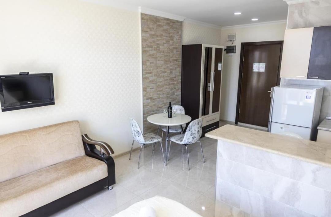 Apartment Orbi Lux บาทูมิ ภายนอก รูปภาพ