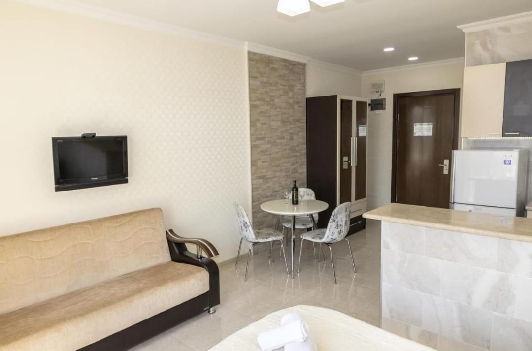 Apartment Orbi Lux บาทูมิ ภายนอก รูปภาพ