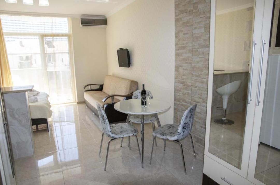Apartment Orbi Lux บาทูมิ ภายนอก รูปภาพ
